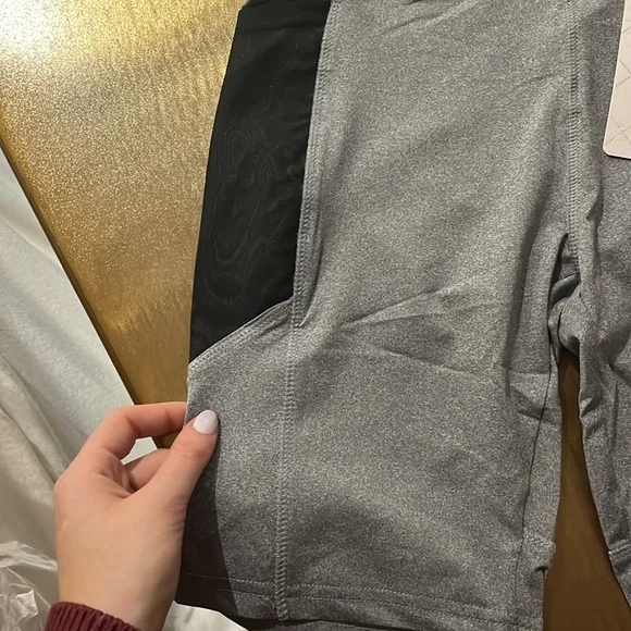 NWT Gray Sports Bra & Biker Shorts Set - Picture 4 of 6